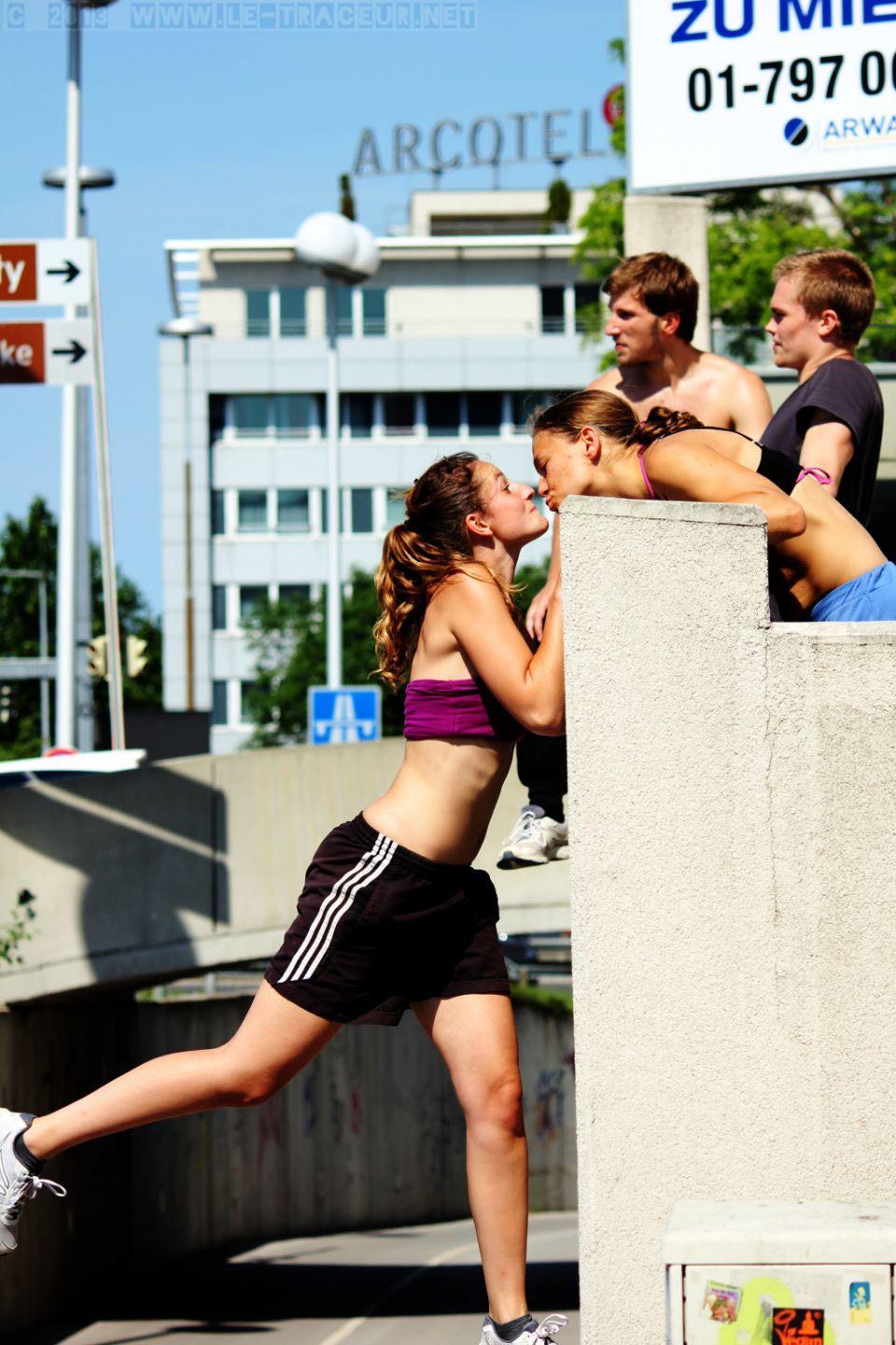 Kissing Grrrls