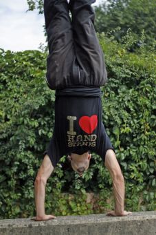 I love handstands